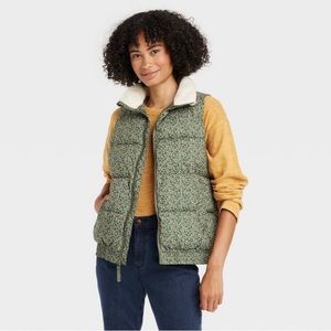 Universal thread floral puffer vest new with no tags size medium